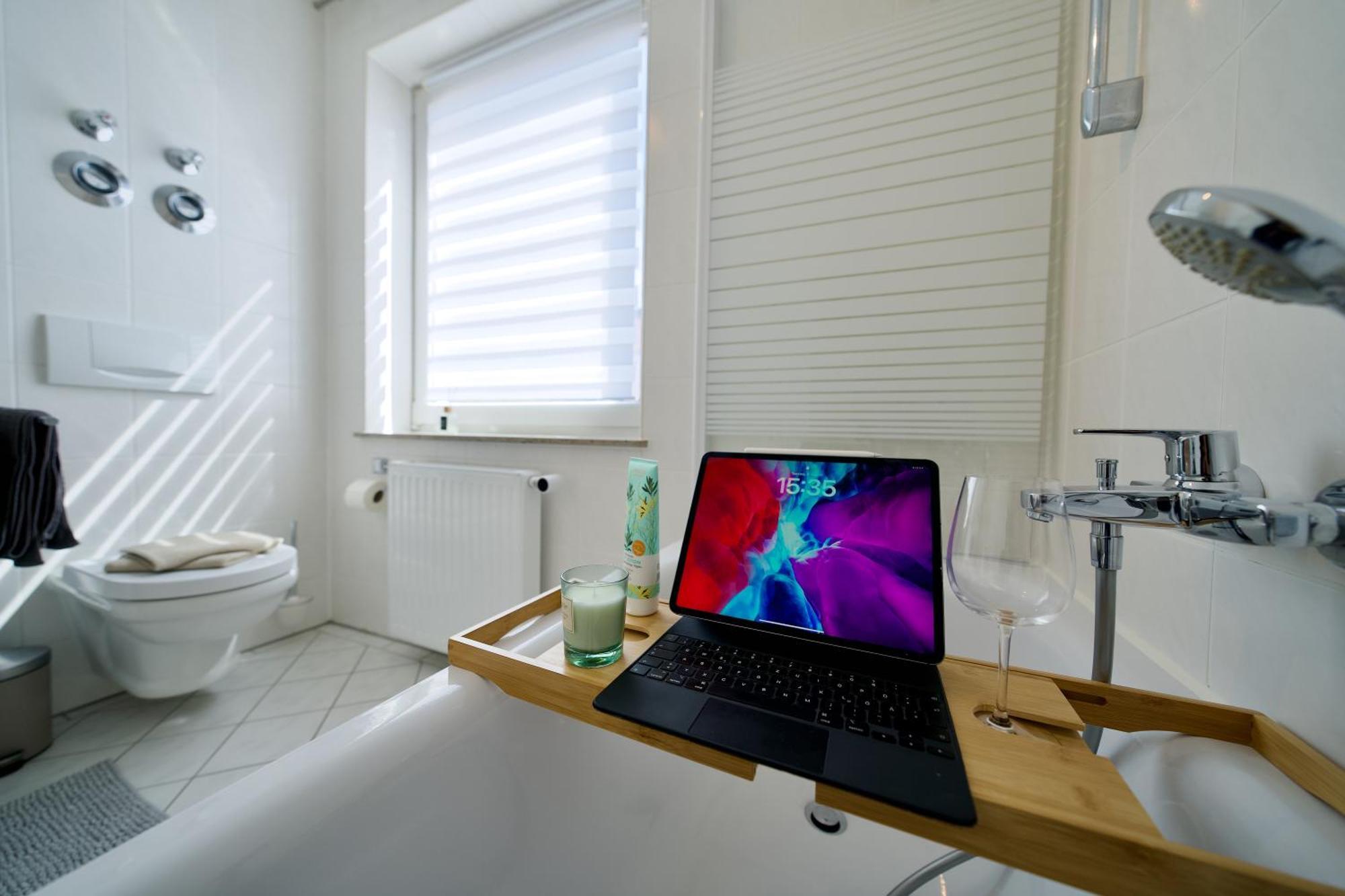 Edler Wohnraum Schwanenteich-Oase Mit Balkon, Kaffeevollautomat, Lift & Parkplatz Διαμέρισμα Τσβικάου Εξωτερικό φωτογραφία
